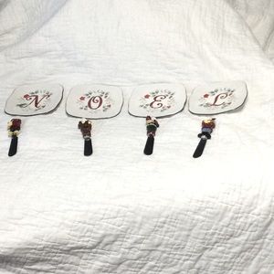 Christmas Appetizer plates and spread knives. H271